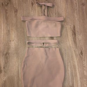 Matching set light pink body con crop top & skirt